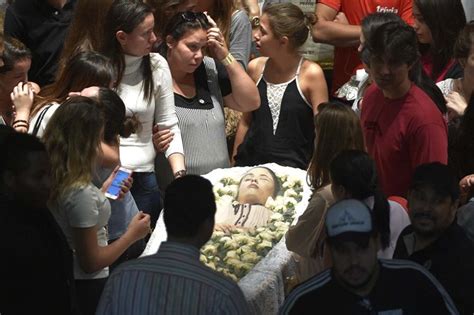 O motorista ronaldo miranda foi condenado pelas mortes do cantor cristiano araújo, de 29 anos, e da namorada dele, allana moraes, de 19, após o acidente de carro que tirou a vida dos dois em 2015. Corpo de Cristiano Araújo é enterrado em Goiânia | Jornal ...