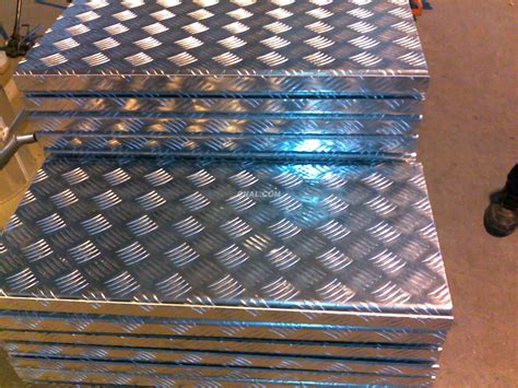 Anti Slipping 5052 Aluminium Checker Plate Flooring 20mm 2000mm Width