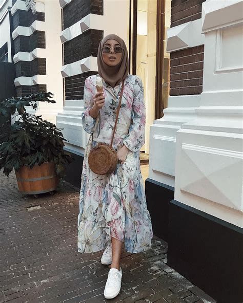 We would like to show you a description here but the site won't allow us. Step Into Summer With Our Favorite Hijabi Bloggers Outfits ...