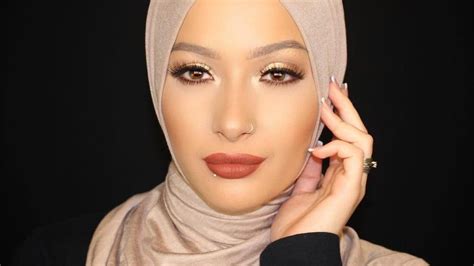 Covergirl Just Named Muslim Hijabi Beauty Blogger Nura Afia Their New Ambassador