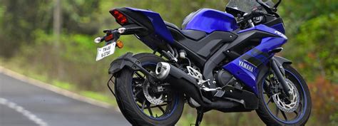 The r15 v3 is a powered by 155cc bs6 engine mated to a 6 is speed gearbox. 2019 Yamaha YZF-R15 V3 Facelift Revealed With New Graphics