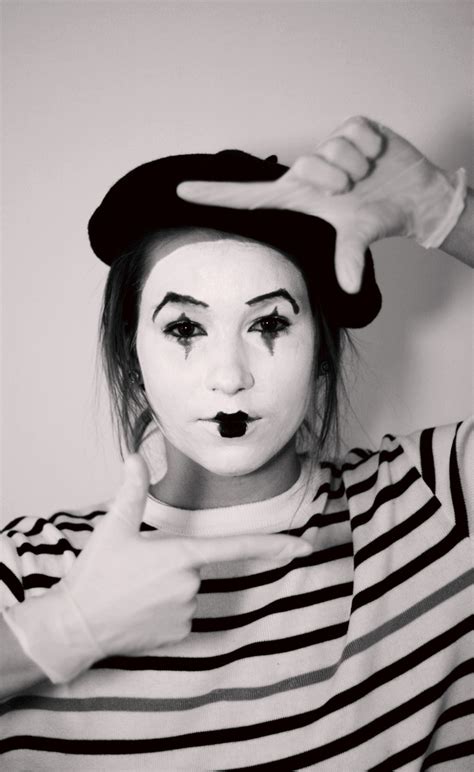 Untuk mengenalkan dunia ikan kepada si kecil pun kamu juga bisa membuat contoh sketsa ikan untuk kegiatan mewarnai mereka. keanekaragaman budaya samarinda: PANTOMIME