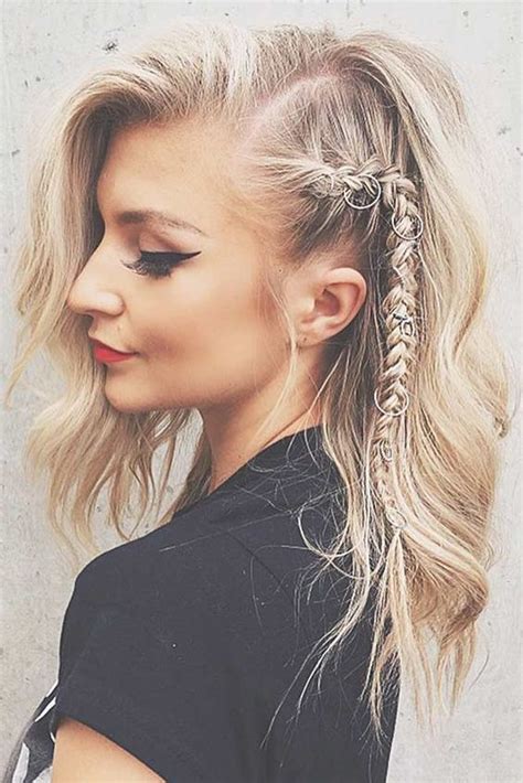 Prom hairstyles need to be elegant for this formal occasion, but also fresh and fun! Prom Hairstyles for Medium Hair