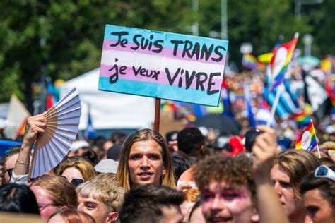 marche des fiertés lgbt de paris la montée de la transphobie au cœur des inquiétudes militantes