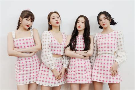 Red Velvet Reveals New Collab With Designer After Plagiarism Controversy Koreaboo Red Velvet