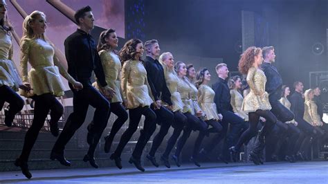 Camel spins are figure skating spins that are done in same position as the spiral move, which is based on the classic arabesque position from ballet. 19-Year-Old Performs Figure Skating To Irish Riverdance ...