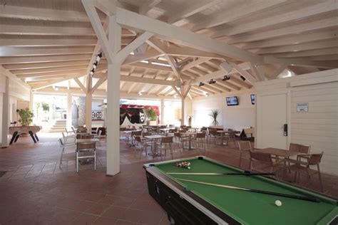 De overblijfselen van de genuese toren van punta d'arcu ligt op 800 meter van hotel la lagune. Hôtel Pascal Paoli | La-corse.travel