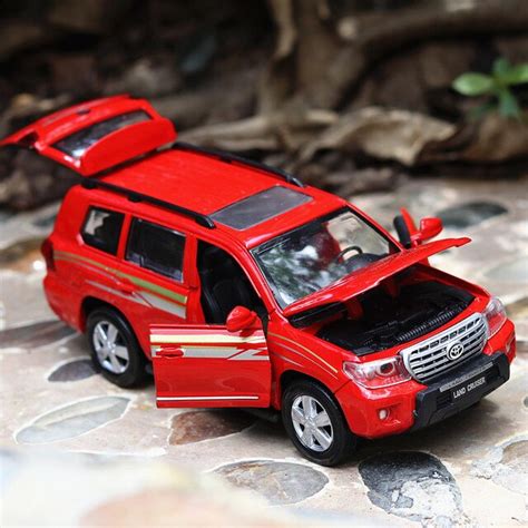 132 Scale Toyota Land Cruiser Car Models Alloy Pull Back Car Toys With