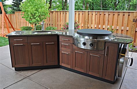 Werever has innovated outdoor cabinet design with a unique shaped cabinet intended for exposed bar sections. Best Outdoor Countertop Ideas - HomesFeed