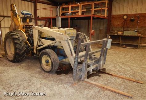 Ford 3300 Tractor In Chetopa Ks Item Gj9558 Sold Purple Wave