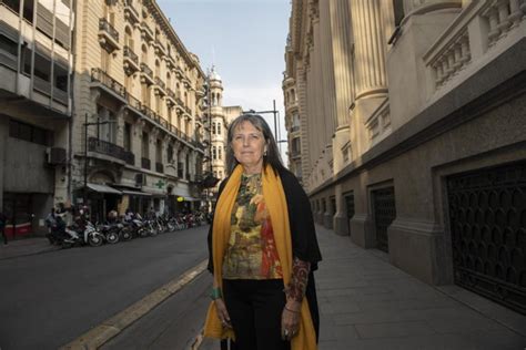 Claudia Piñeiro El Pensamiento Crítico Se Hace Con Mucha Lectura