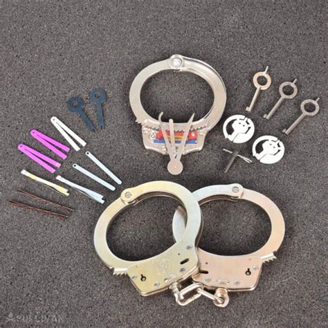 How To Get Out Of Handcuffs And Other Restraints Survival Sullivan