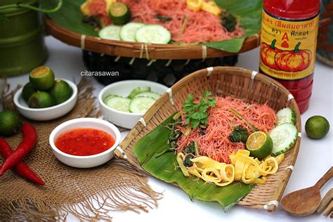 Jadi naklah juga cari resepi ayam goreng kunyit viral yang seakan sama macam menu kat kedai makan. Bihun Goreng Pink ~ Resepi Terbaik