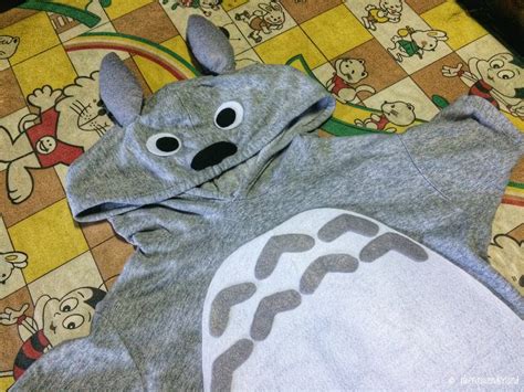 I'm here with a tutorial today that i'm really excited about! Easy DIY Totoro Costume - Nheng's Wonderland