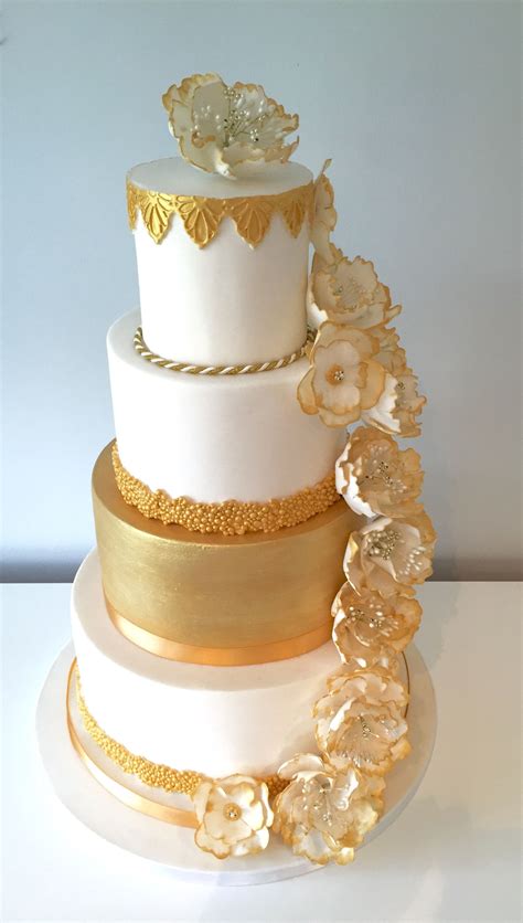Wedding Cakes With Gold Trim