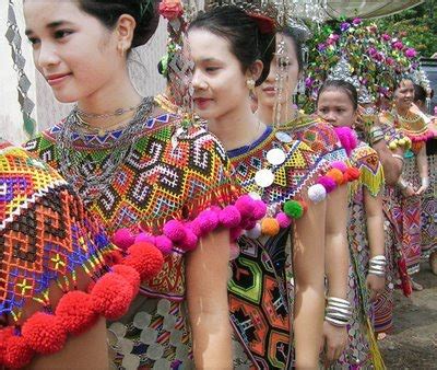 Tetap semangat _kami wanita dayak_ ▪ ▪ follow ▶ @ffaprojectborneo terus support kebudayaan asli borneo dan. Monster Bego: Pesona Kecantikan Masyarakat Suku Dayak di ...