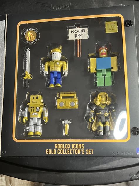 Roblox 15th Anniversary Roblox Icons Gold Collectors Set Exclusive