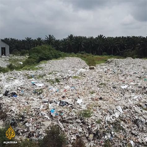 Plastic waste piled outside an illegal recycling factory in jenjarom, kuala langat, malaysia. Al Jazeera English on Twitter: "Malaysia has become the ...