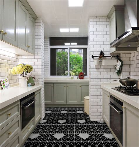 Wood look porcelain tiles are engineered to give kitchen floors a natural warmth and feel that can withstand spills and stains. Black-White Diamond Tile: Different Ways To Twinkle Your ...