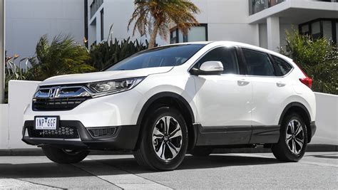 It adds active safety features on most versions and is brilliantly quiet. Honda CR-V 2018 range sees the addition of base Vi grade ...