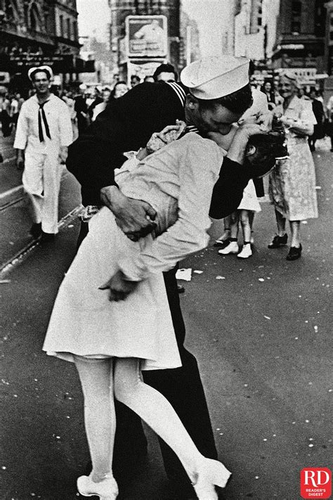 True Stories Behind 23 Of The Most Iconic Photos In American History