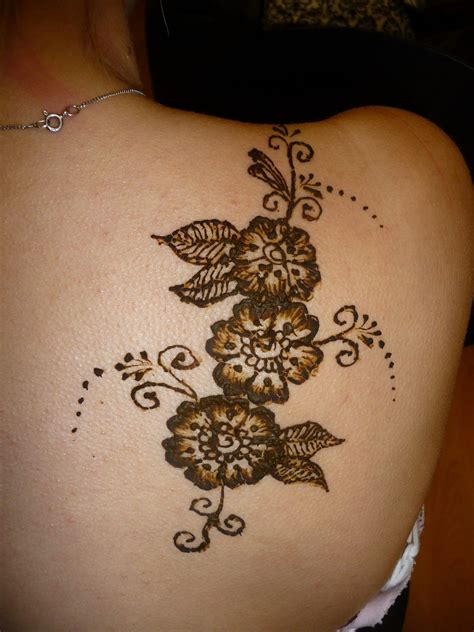 Mehndi The Traditional Art Of Henna Design Application For Indian