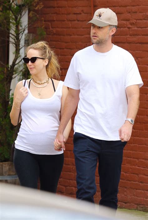 Pregnant JENNIFER LAWRENCE And Cooke Maroney Out In New York 10 09 2021