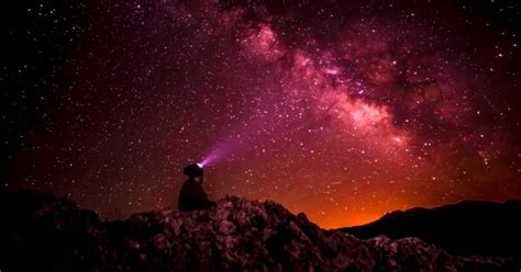 Actitud del que mantiene la firmeza de ánimo en la consecución de una cosa su perseverancia le lleva a conseguir todo lo que se propone. Así se vio la caída de meteoros Perseidas: Video | Chispa
