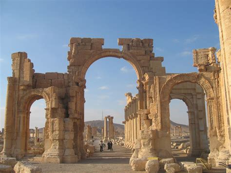 Palmyra synonyms, palmyra pronunciation, palmyra translation, english dictionary definition of palmyra. Palmyra's Arch of Triumph blown up by IS
