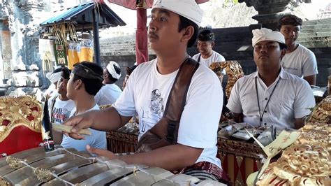 Gambelan Gong Bali Instrumen Seni Budaya Bali Youtube