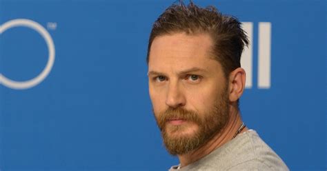 Tom Hardy Shuts Down A Reporter Who Asks About His Sexuality Popsugar Celebrity