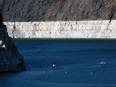 Lake Mead Drops To Lowest Level In History Lake Mead Lake Hoover Dam