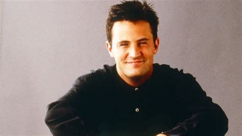Friends Fans Mourn Matthew Perry Outside Sitcoms Iconic New York Hot