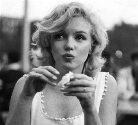 beautiful candid photos of marilyn monroe 1957 history daily