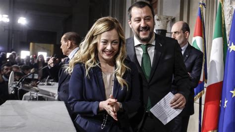 Giorgia meloni (born 15 january 1977) is an italian journalist and politician who is leader of meloni served also as minister of youth in silvio berlusconi's fourth government and president of young italy. L'extrême-droite italienne rêve de s'allier à la droite ...