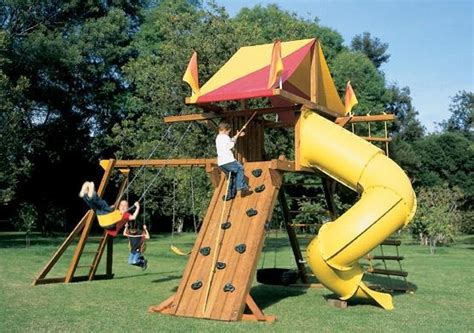 061 nos habla sobre el derecho que tienen los niños, niñas y adolescentes deporte y al juego recreativo. Plaza De Juegos Para Niños, Juegos Al Aire Libre. Tobogán ...