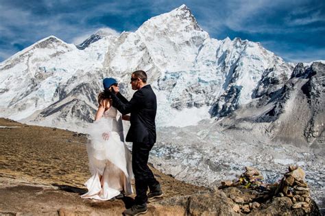 Couple Gets Married On Everest Daring Couple Gets Married On Mount