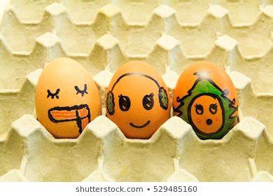 Three Brown Eggs Faces Drawn Arranged Foto De Stock 473055964