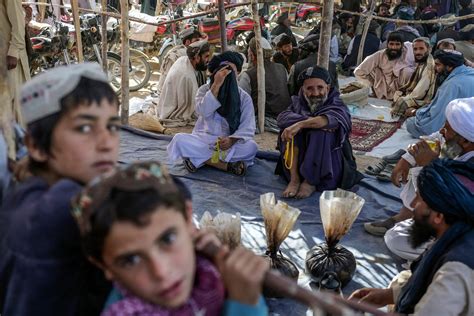 Prices Soar At Opium Market In Taliban Ruled Afghanistan World Dawncom