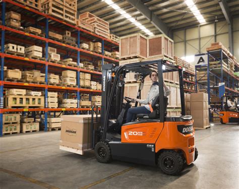 practices  top performing warehouses lift power