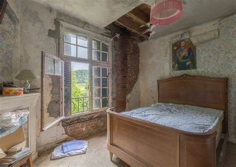 Photographer Finds Abandoned French Mansion 9homes