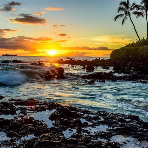 Sunset At Secret Cove On The Island Of Maui Hawaii Secre Flickr