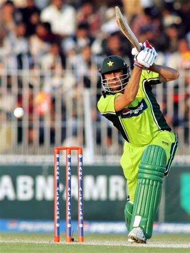 10 Pakistani Batsmen Who Make Us Proud