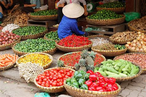 8 Best Local Markets In Hanoi For Shopping And Sightseeing