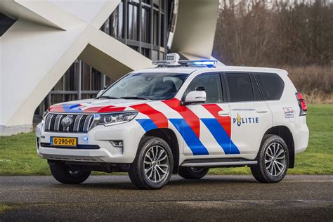 Sprzedaj auto szybko i korzystnie. Toyota Hilux en Toyota Land Cruiser in dienst bij politie ...