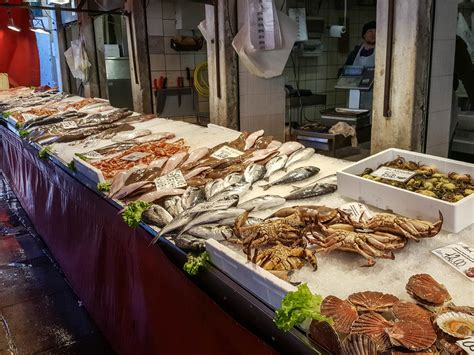 Suisan fish market from mapcarta, the free map. Fishmonger's stall - Rialto Fish Market, Venice, Italy ...