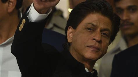 Watch Shah Rukh Khan Roasting Film Critics At An Awards Show Is Pure