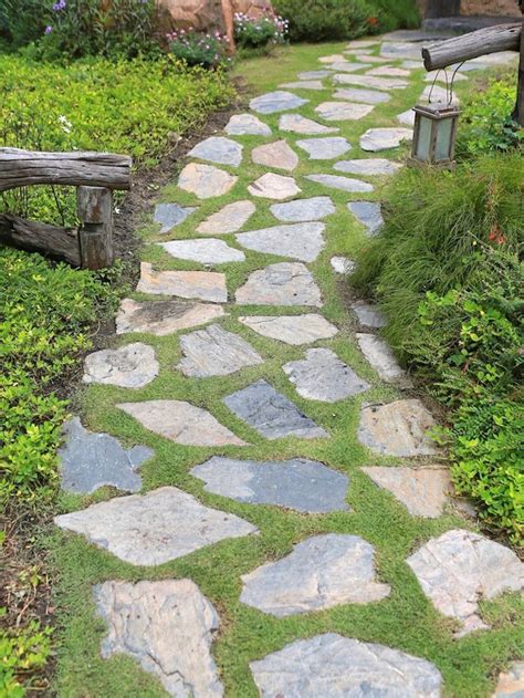 10 Stepping Stone Patio Ideas