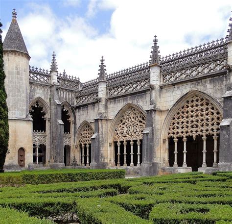 Geographically and culturally somewhat isolated from its neighbour, portugal has a rich, unique culture, lively cities and beautiful countryside. Klooster van Batalha Portugal