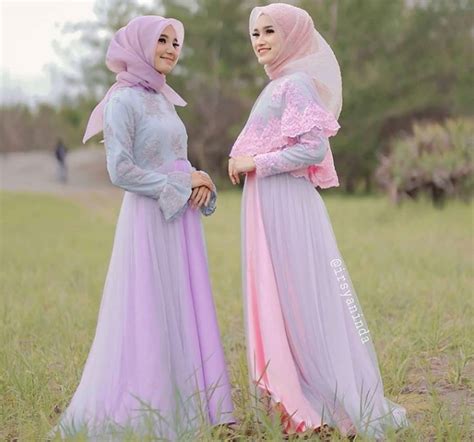 Warna pada model baju gamis pesta terkadang bisa menjadi bumerang jika anda tidak mampu memadukannya dengan tepat. 100+ Model Gamis Pesta Brokat Mewah Modern Terbaru 2019 ...